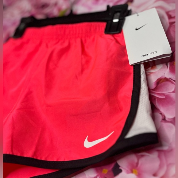 Nike Girls Dry Tempo Shorts - Picture 4 of 6